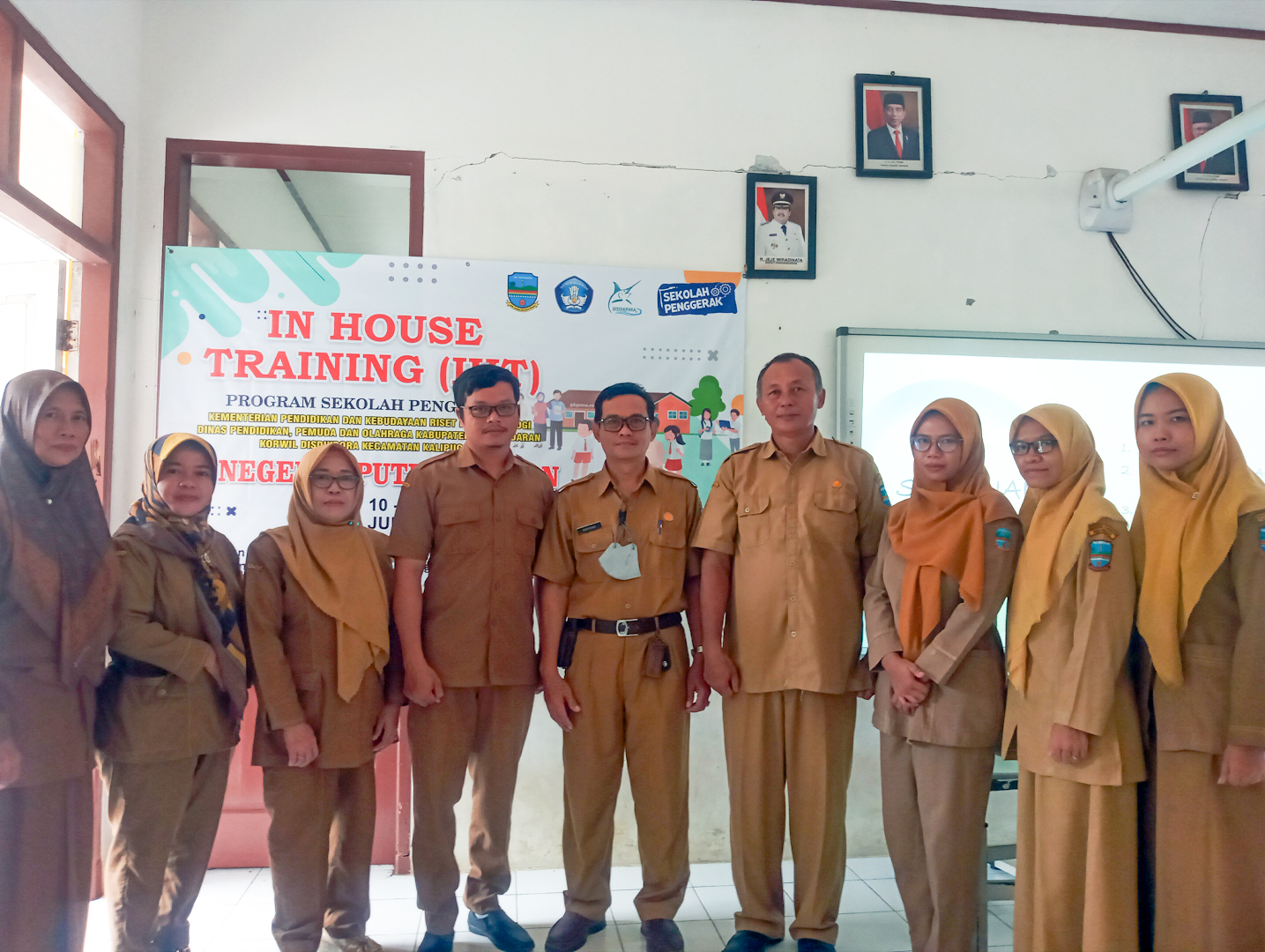 Foto Bersama In-House Training (IHT) Program Sekolah Penggerak SDN IV Putrapinggan