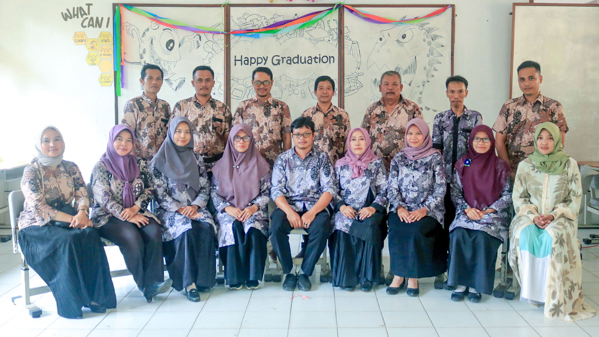 Foto Bersama Komite Sekolah dan Dewan Guru SD Negeri 4 Putrapinggan