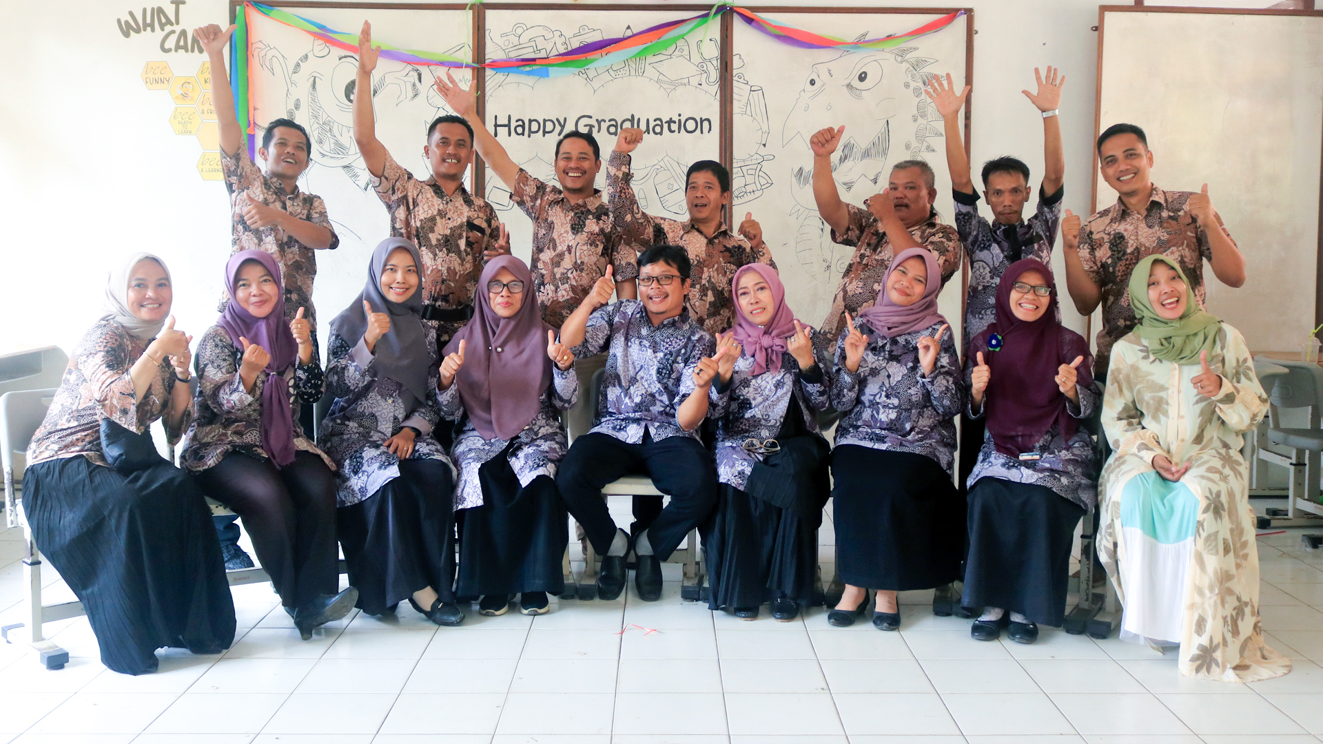 Foto Bersama Komite Sekolah dan Dewan Guru SD Negeri 4 Putrapinggan